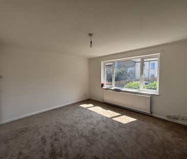 Thornes Park, Huddersfield, Brighouse - Photo 1