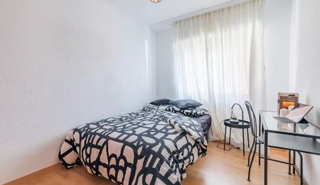 Calle de Aranjuez, Madrid, Community of Madrid 28039 - Photo 2