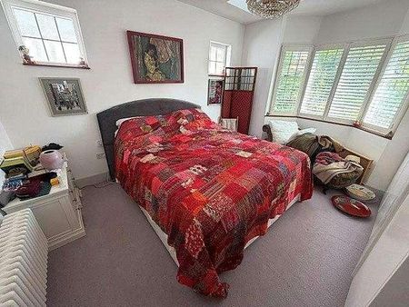 Lawrence Avenue, Mill Hill, NW7 - Photo 3