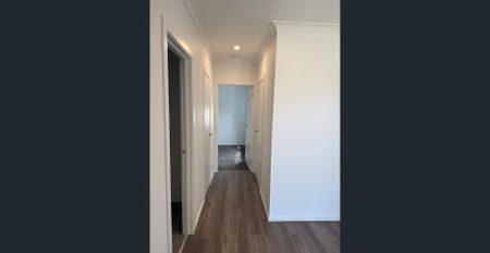 4 Acorn Way, Fraser Rise, Melbourne, VIC — Property for Lease - Photo 4