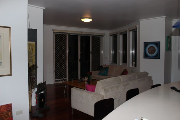 St Kilda Road - Photo 1