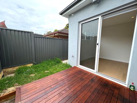 NEAR NEW GRANNY FLAT - 1 BEDROOM - Photo 4