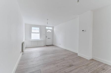 2 bedroom end of terrace house to rent - Photo 2