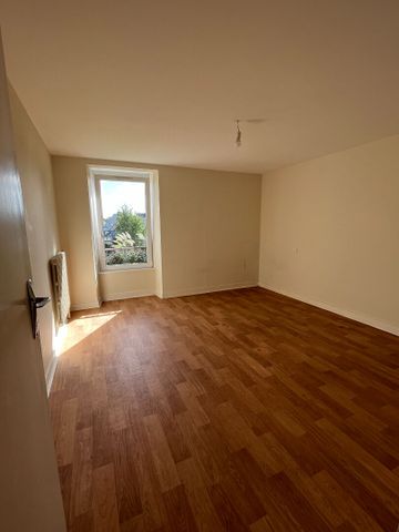 Appartement T4 de 98 m² -Saint Yvi - Photo 4