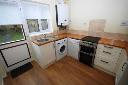 2 bedroom terraced house to rent - Photo 5