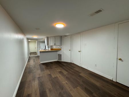 For Lease - 2137 Gerrard Street Unit# Lower, Toronto, Ontario - Photo 5