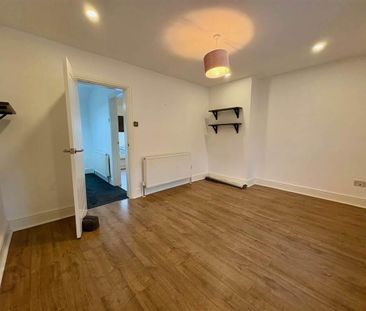 17 Glenvarlock Street, Belfast, BT5 5GS - Photo 4