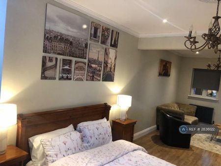 1 bedroom in a house share to rent - Photo 4