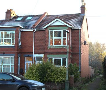 3 bed House - To Let - Photo 2