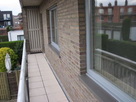 Ruim, lichtrijk appartement met garage en staanplaats. - Photo 3