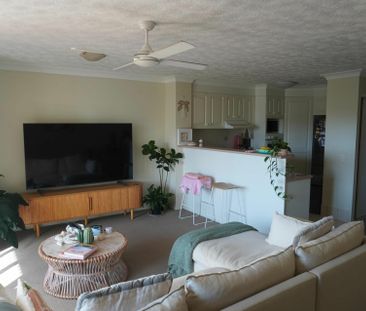 Two Bedroom Coastal Apartment! - Photo 4
