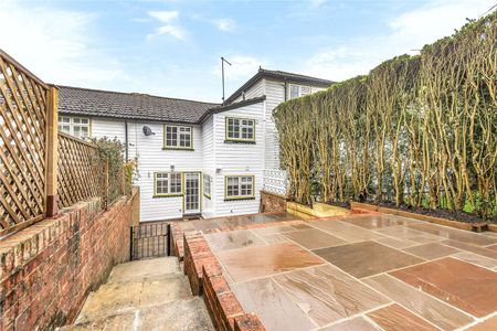 A charming terraced cottage set in a central Sevenoaks location ideal of the amenities of the town. - Photo 5