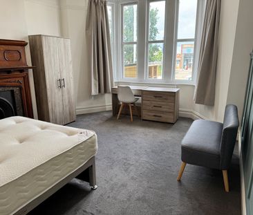 6 Bed Semi-Detached House, Fishponds Road, BS16 - Photo 3