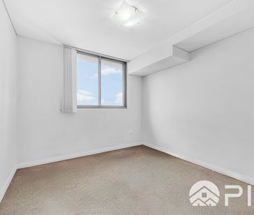 Spacious North Facing,3 Bedrooms Apartment on 9th Floor For Lease - Photo 6