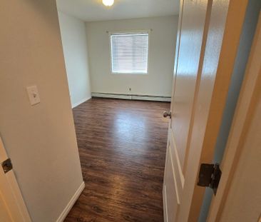 2 bedroom 1 bathroom condo PET FRIENDLY!!! - Photo 6