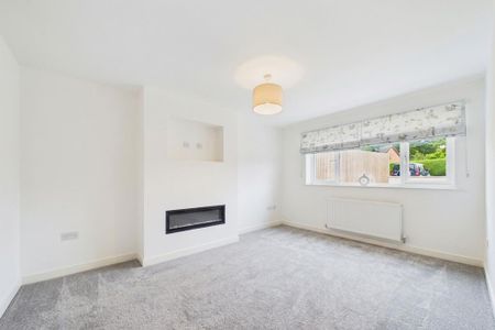 3 bedroom semi-detached bungalow to rent - Photo 4