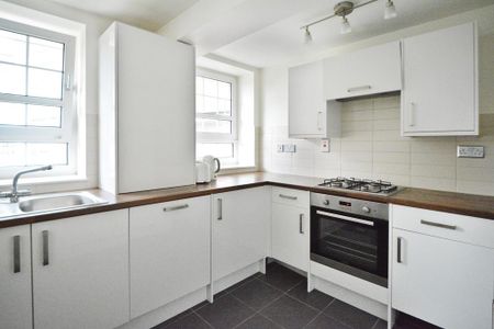 2 bedroom flat to rent - Photo 4