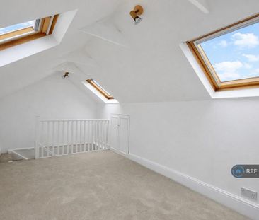 2 bedroom maisonette to rent - Photo 2