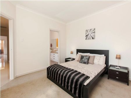 Lovely 3 Bedroom Home - Photo 3