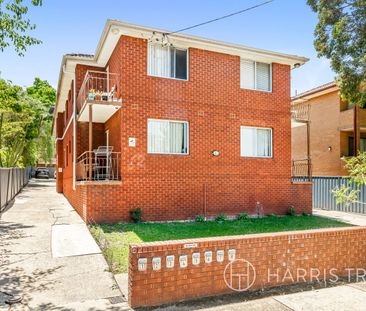 Updated Ground-Floor Unit with Modern Comforts, Includes 1 Week Fre... - Photo 4