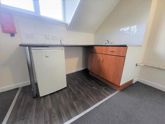 1 bedroom in a house share to rent - Photo 1