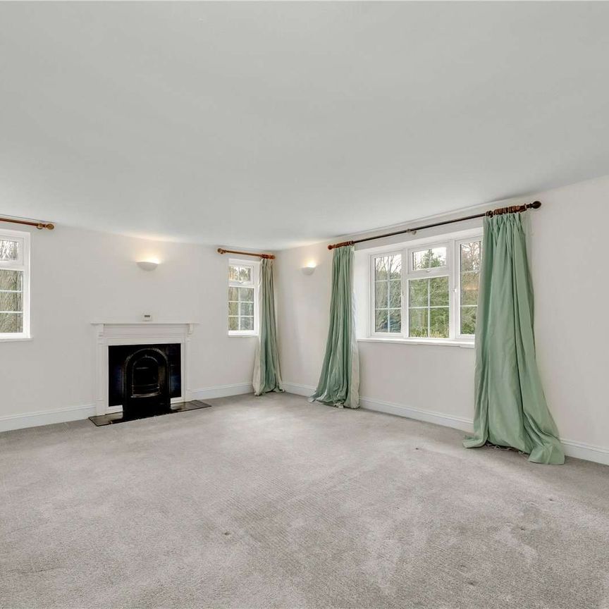 Five bedroom detached Farmhouse set within 125-acre estate in Windlesham - Photo 1