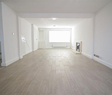 5 bedroom semi-detached house to rent - Photo 3