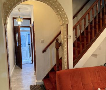 4 bedroom semi-detached house to rent - Photo 3