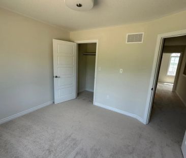 Condo Townhouse For Lease | X9248855 - Photo 3