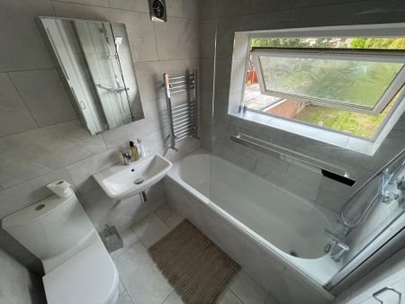 3 bedroom semi-detached house to rent - Photo 4