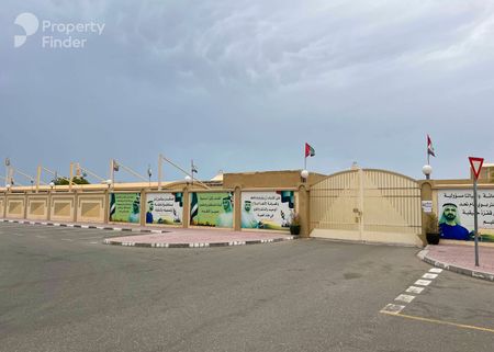 Spacious 5BR | Garden | Swimming pool - Photo 4