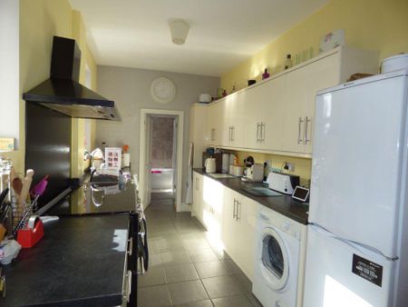 3 bedroom semi-detached house to rent - Photo 3