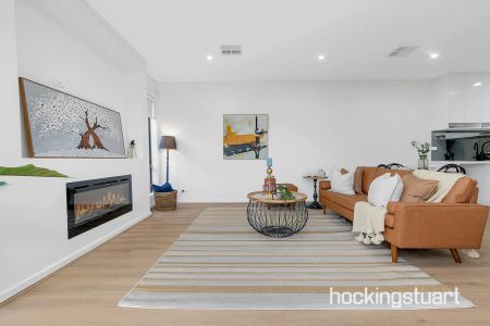 GREAT FAMILY HOME IN PRIME LOCATION - Photo 2