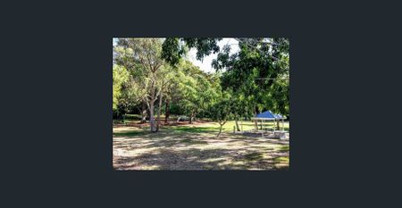 Beautifully Spacious Ground Floor 3-Bedroom Apartment with Timber Flooring & Large Terrace - Photo 4