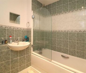 4 bedroom semi-detached house to rent - Photo 2