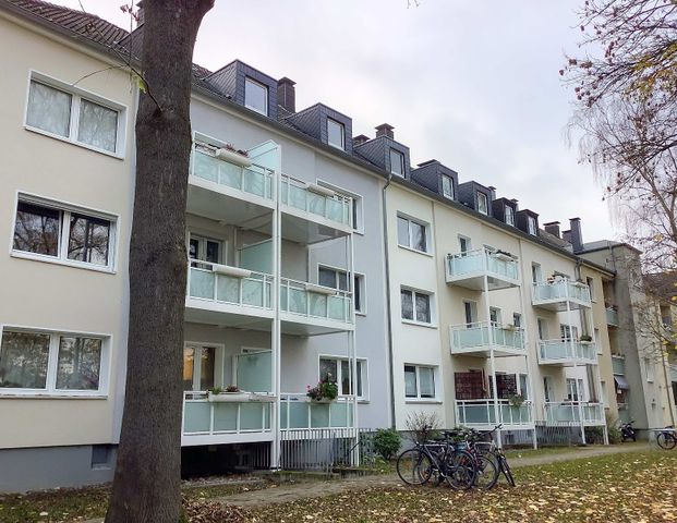 Kleine Dachgeschosswohnung mit 2 Zimmern in Dortmund-Hörde - Photo 1