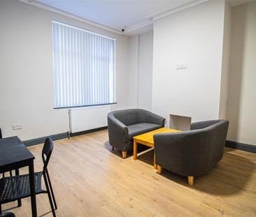 4 bedroom terraced house to rent - Photo 5