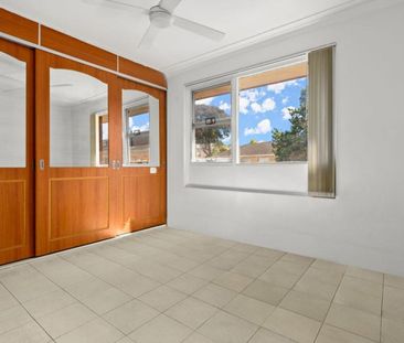 Conveniently Located Two Bedroom Apartment - Photo 3