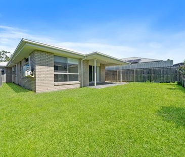 Spacious Modern Family Home in the Heart of Yarrabilba - Photo 3