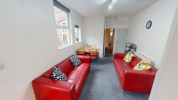 5 bedroom semi-detached house to rent - Photo 1