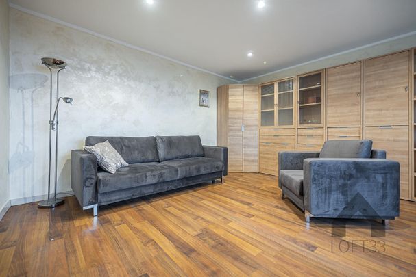 Wyposażona kawalerka z ładnym widokiem na os. Stałym w Jaworznie do wynajęcia | Wirtualny Spacer - Фото 1