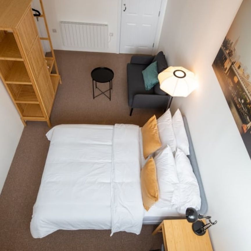 flat a, 708 High Road, London N12 9QL, UK, London - Photo 1