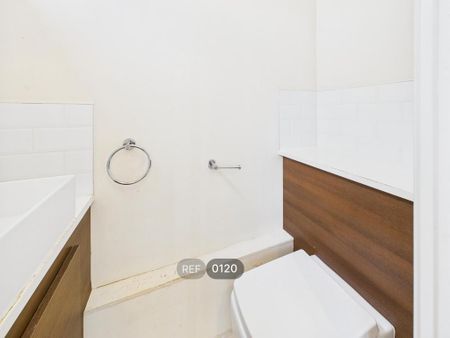 1 bedroom property to rent - Photo 2