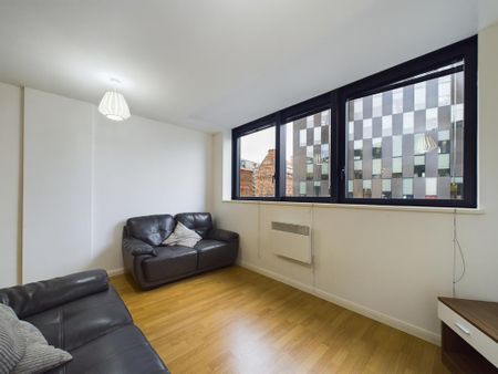 2 bedroom flat to rent - Photo 2