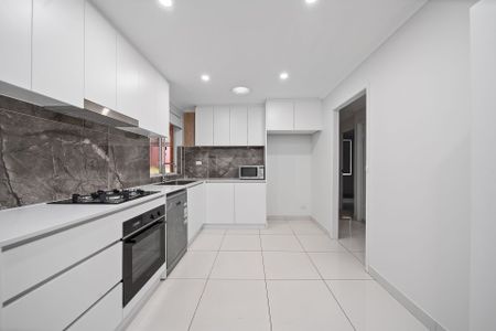 Immaculately Presented & Freshly Painted Three Bedroom Home!! - Photo 5