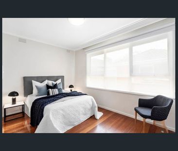 Stylish & Convenient Caulfield North Living | FLARE REAL ESTATE - Photo 4