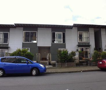 Townhouse Living - Photo 3