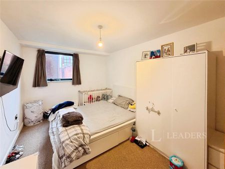 2 bedroom flat to rent - Photo 4