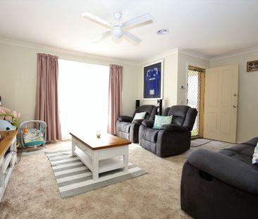 FAMILY FRIENDLY ENTERTAINER! - Photo 1