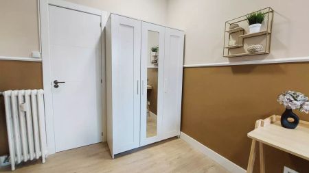 Room for rent in 7-bedroom apartment in Salamanca - Photo 3